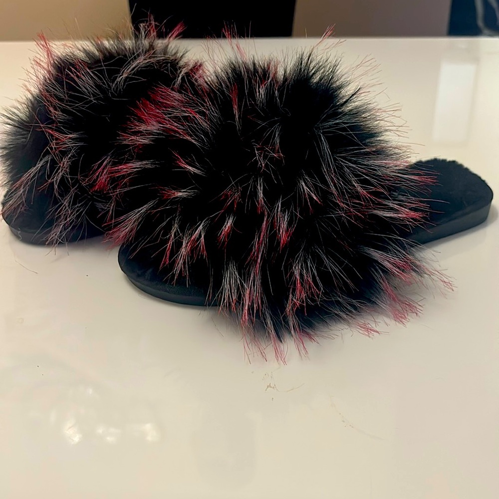 Cozy home slippers black and white pink, size 6